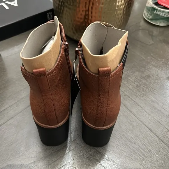 NATURALIZER Madalynn-Gore Lug Sole Booties (WIDE)