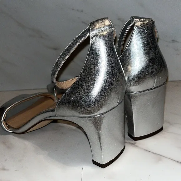 NEW 27 edit naturalizer vera silver dress heel sandals leather sz 10.  (H24)