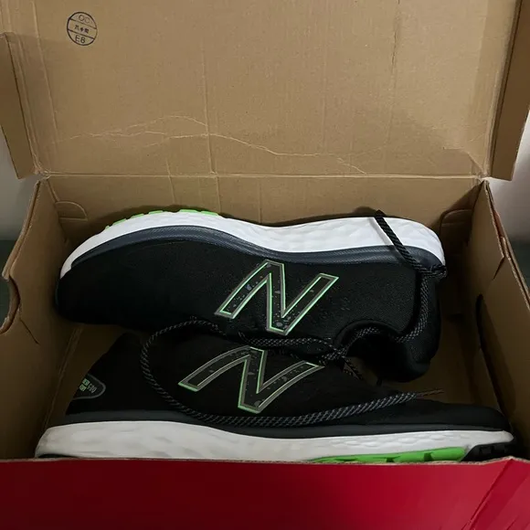 New Balance Fresh Foam 680 Running Shoes Men’s Size 11 - Black &amp; Green