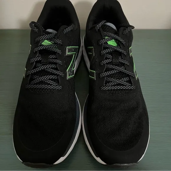 New Balance Fresh Foam 680 Running Shoes Men’s Size 11 - Black &amp; Green