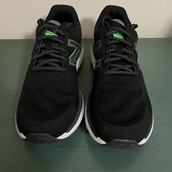 New Balance Fresh Foam 680 Running Shoes Men’s Size 11 - Black &amp; Green