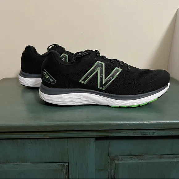 New Balance Fresh Foam 680 Running Shoes Men’s Size 11 - Black &amp; Green