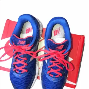 New balance women’s 680V2 running shoes