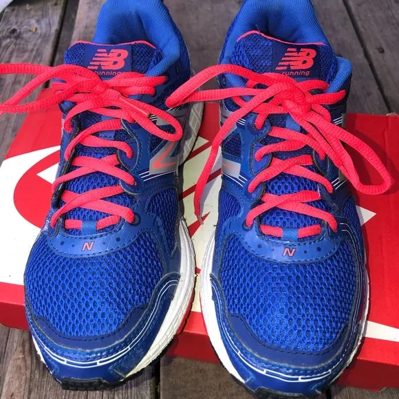 New balance women’s 680V2 running shoes