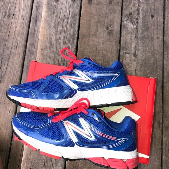 New balance women’s 680V2 running shoes