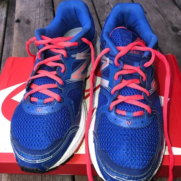 New balance women’s 680V2 running shoes