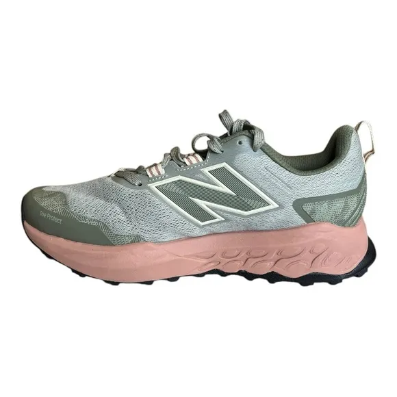 New Balance Women's Green and Pink Running Shoes