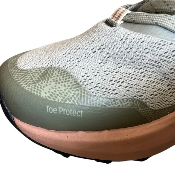 New Balance Women's Green and Pink Running Shoes