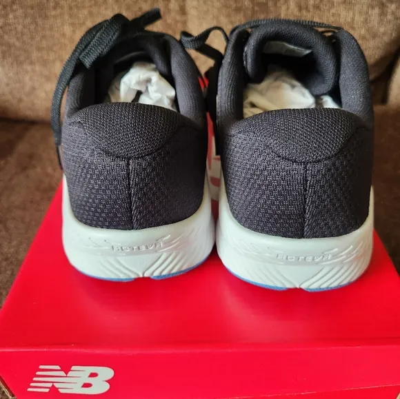 New Balance Womens Running Shoes Black White Blue Grey Pink 8.5B NEW