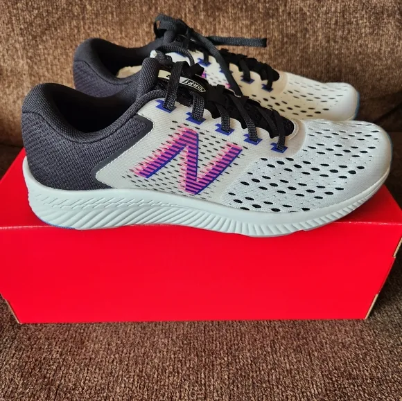 New Balance Womens Running Shoes Black White Blue Grey Pink 8.5B NEW