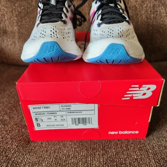 New Balance Womens Running Shoes Black White Blue Grey Pink 8.5B NEW