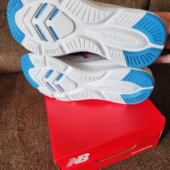 New Balance Womens Running Shoes Black White Blue Grey Pink 8.5B NEW