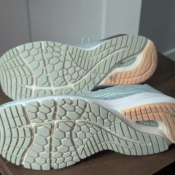 New Balance Women's Tiffany Blue Running Shoes Athletic Athletic Sz 10