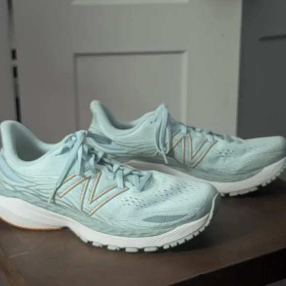 New Balance Women's Tiffany Blue Running Shoes Athletic Athletic Sz 10