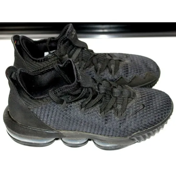 New Black Nike Air Tennis Shoes - SZ 7.5