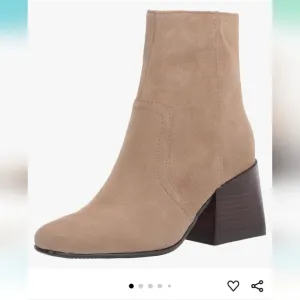 New Blondo Sadie Taupe Suede Block Heel Zip Up Ankle Boots NWOB Size 7.5