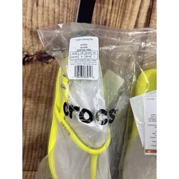 NEW CROCS Miami Thong Sandals Women’s 9 Slip-On Slide Sandals Acidity Yellow