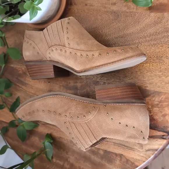 New Crown Vintage Kavita Leather Suede Studded Bootie Boot Size 6.5