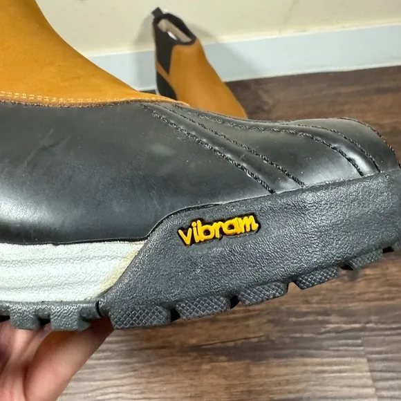 NEW Huckberry All Weather Vibram Duck Boots Mens 10.5M Tan Black Leather Slip On