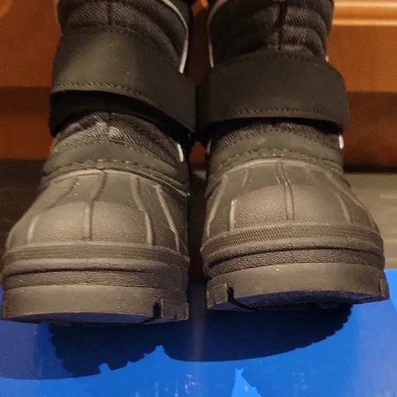 New in Box: totes Taelor Toddler Boys Waterproof Winter Boots