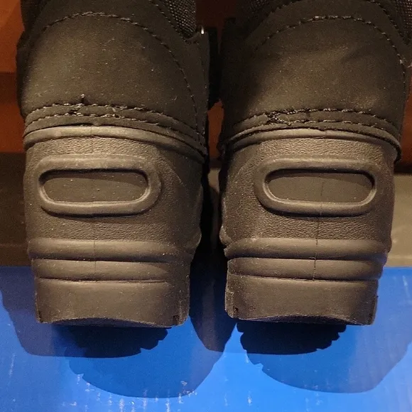 New in Box: totes Taelor Toddler Boys Waterproof Winter Boots