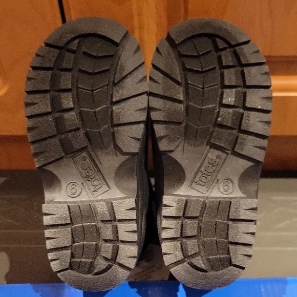 New in Box: totes Taelor Toddler Boys Waterproof Winter Boots