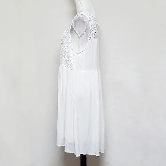 NEW Jodifl Crisp White Mixed Media Crochet Crinkle Material Midi Summer Dress
