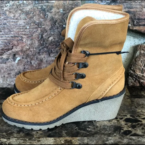 NEW Khombu Sasha Lace-Up Cold-Weather Moon boots