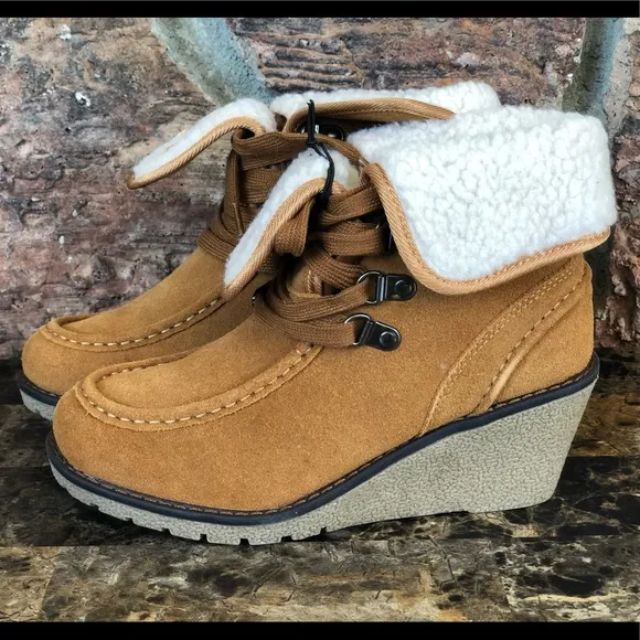 NEW Khombu Sasha Lace-Up Cold-Weather Moon boots
