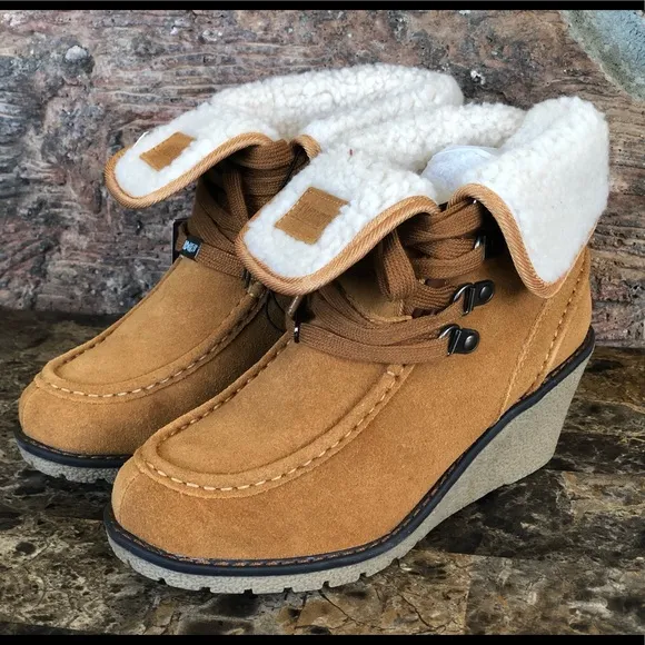NEW Khombu Sasha Lace-Up Cold-Weather Moon boots