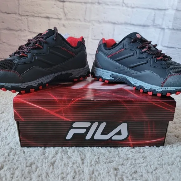 NEW Kids Fila Exhibition 6 running shoes size 4 red/black w box unisex