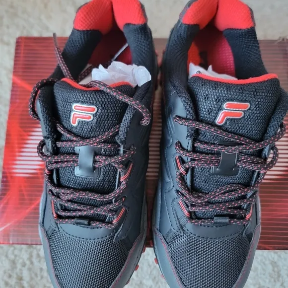 NEW Kids Fila Exhibition 6 running shoes size 4 red/black w box unisex
