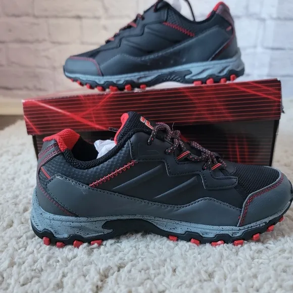 NEW Kids Fila Exhibition 6 running shoes size 4 red/black w box unisex