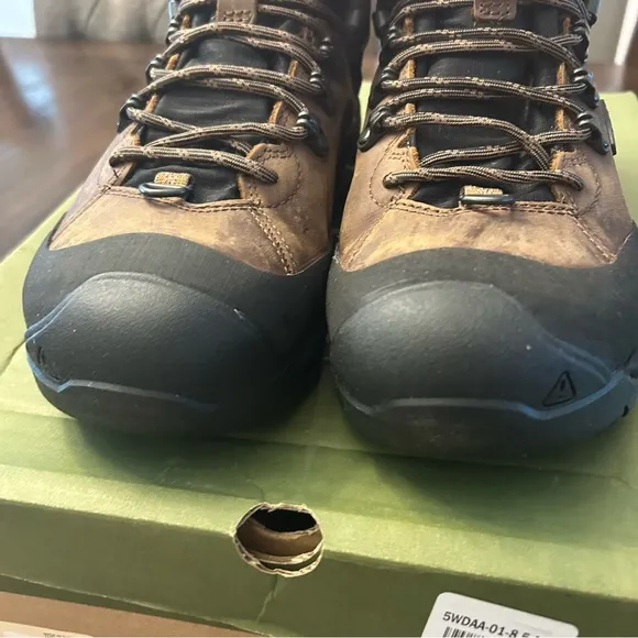 New mens Keen Brown and Black Hiking Boots with Ankle Support (8.5)
