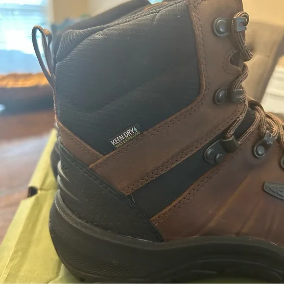 New mens Keen Brown and Black Hiking Boots with Ankle Support (8.5)