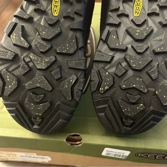 New mens Keen Brown and Black Hiking Boots with Ankle Support (8.5)