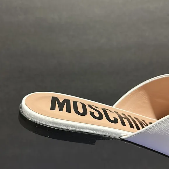 🔥🔥🔥NEW Moschino White Leather Logo Pointy Mules Sandals