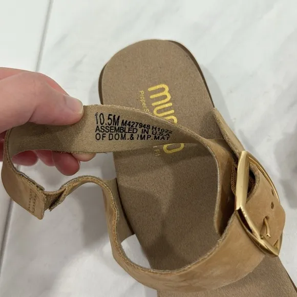 NEW! Munro Medium Tan Cleo Sandal - Size 10.5