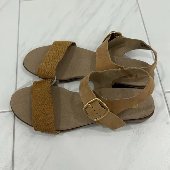 NEW! Munro Medium Tan Cleo Sandal - Size 10.5