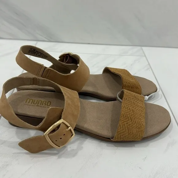 NEW! Munro Medium Tan Cleo Sandal - Size 10.5