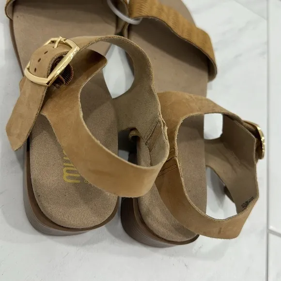 NEW! Munro Medium Tan Cleo Sandal - Size 10.5