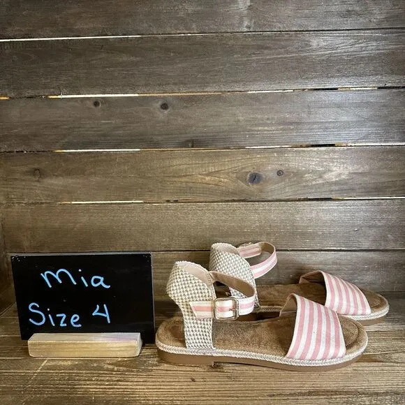 New NWOB Big Kids Mia Esmee‎ Peach/Off White Sandal Sandals Size 4 Y