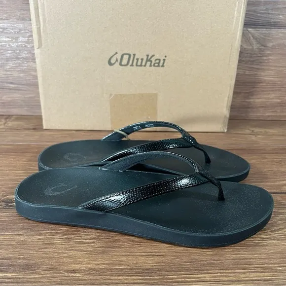 NEW Olukai Puawe Black Flip-Flops Sandals Slip-On Shoes Women’s Size 6