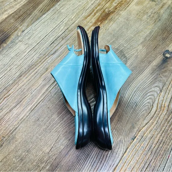 New ~ Sofft Turquoise Leather Floral Slip On Low Heeled Sandals Size 9