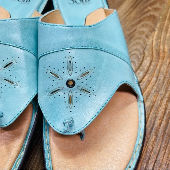New ~ Sofft Turquoise Leather Floral Slip On Low Heeled Sandals Size 9