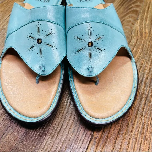 New ~ Sofft Turquoise Leather Floral Slip On Low Heeled Sandals Size 9