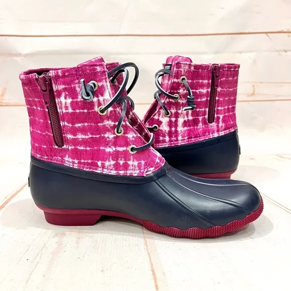 NEW Sperry Saltwater Ankle Rubber Duck Rain Snow Winter Boots Magenta Tie Dye