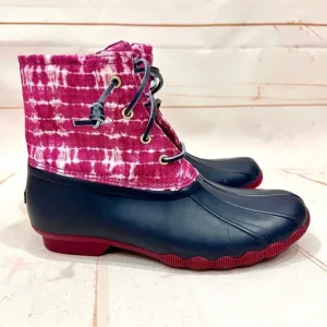 NEW Sperry Saltwater Ankle Rubber Duck Rain Snow Winter Boots Magenta Tie Dye