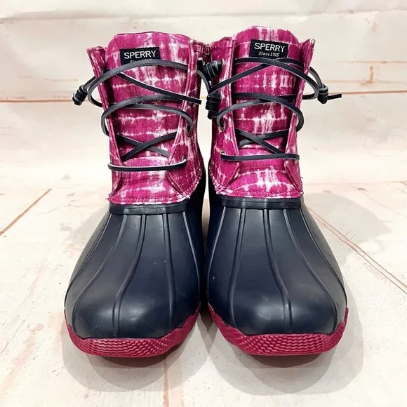 NEW Sperry Saltwater Ankle Rubber Duck Rain Snow Winter Boots Magenta Tie Dye