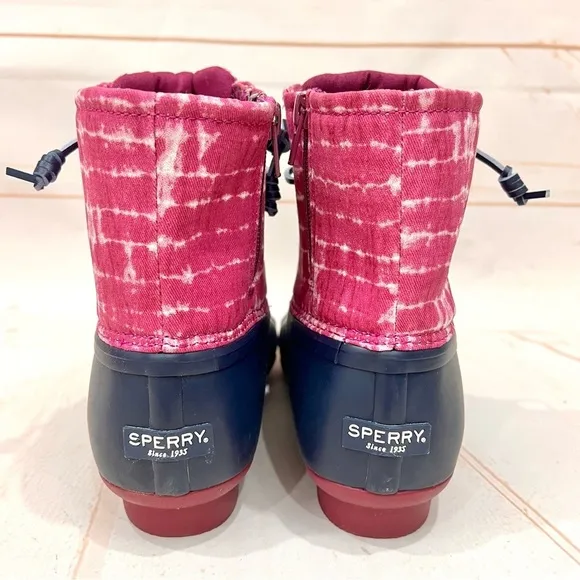 NEW Sperry Saltwater Ankle Rubber Duck Rain Snow Winter Boots Magenta Tie Dye